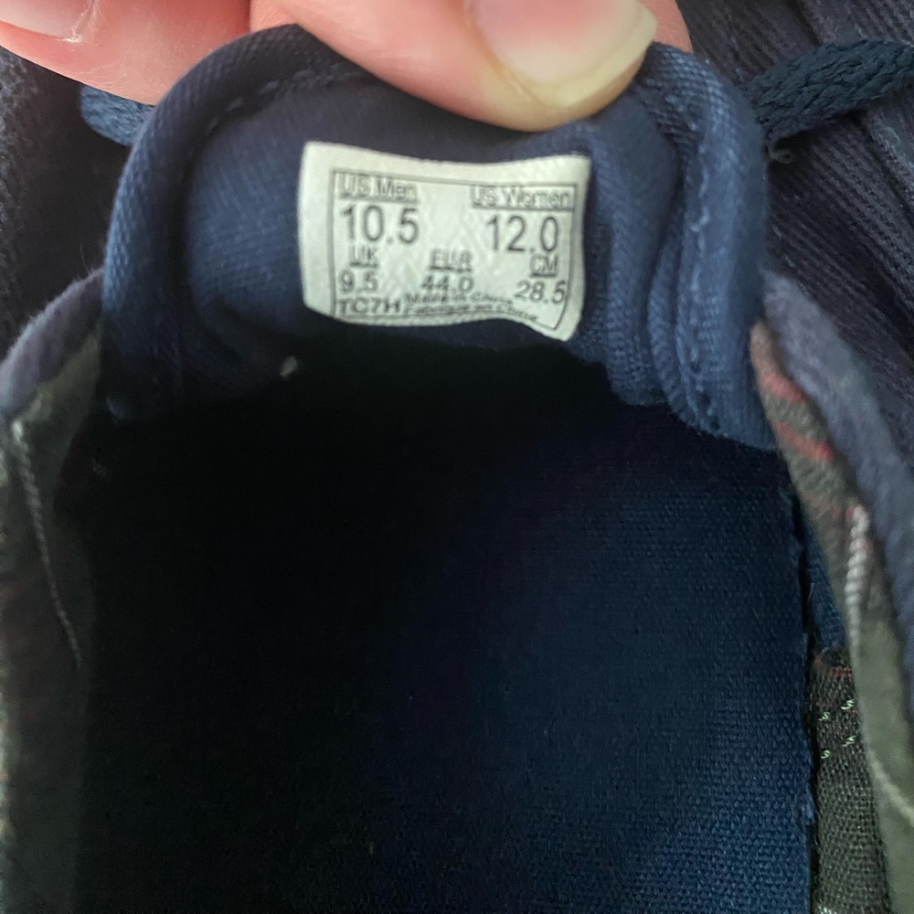 Vans - Picture 2 of 4